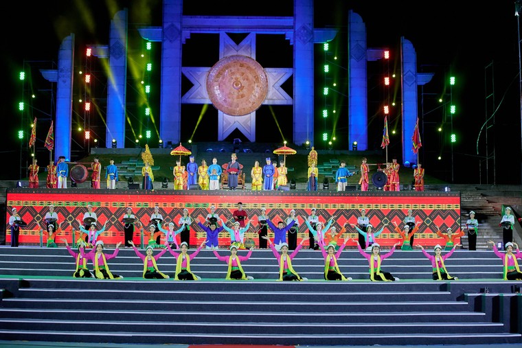 Trải nghiệm không gian văn hóa đặc sắc trong đêm nghệ thuật “Hòa Bình – Thanh âm xứ Mường” ảnh 2