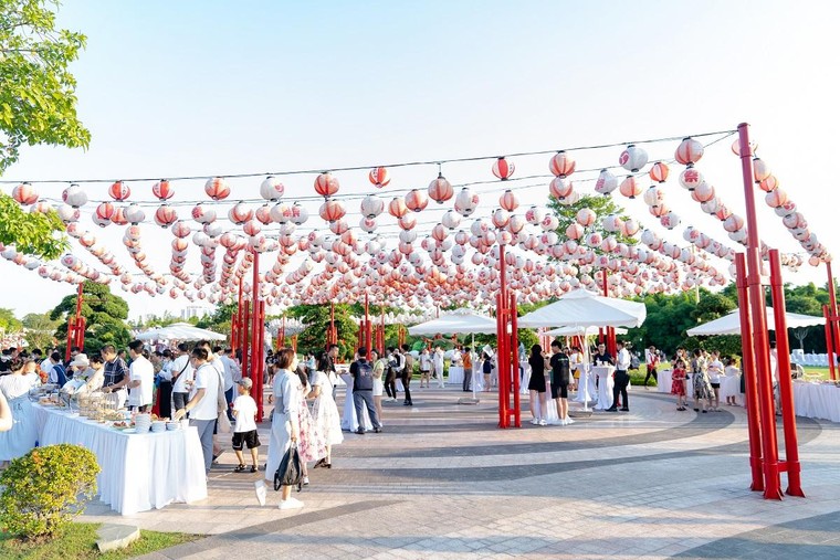 “Cơn mưa quà tặng” tại sự kiện tri ân khách mua căn hộ The Sakura ảnh 3