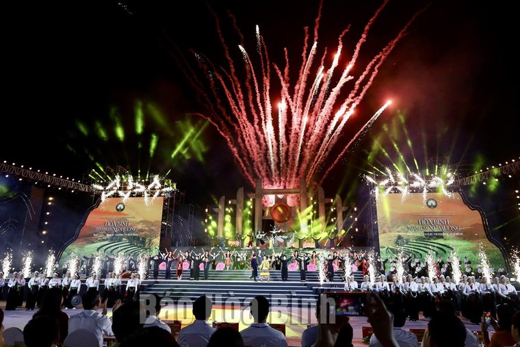 Đặc sắc Chương trình 'Hòa Bình - Thanh âm xứ Mường' và Carnival năm 2022 ảnh 3