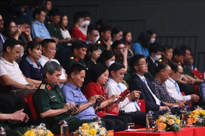 Chương trình giao lưu - nghệ thuật 'Hồi sinh từ mảnh cầu vồng' ảnh 2