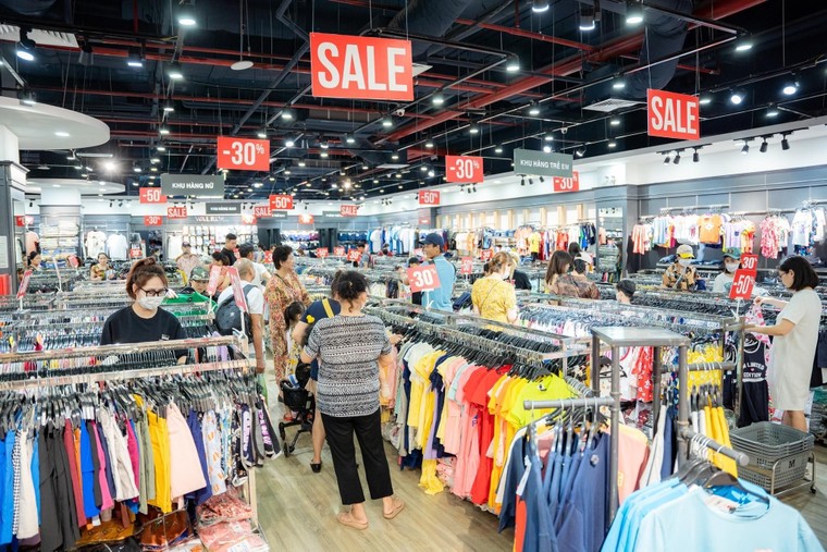 Du khách đổ xô tới TTTM Vincom vui chơi, mua sắm, check-in sang xịn dịp nghỉ lễ 2/9 ảnh 4