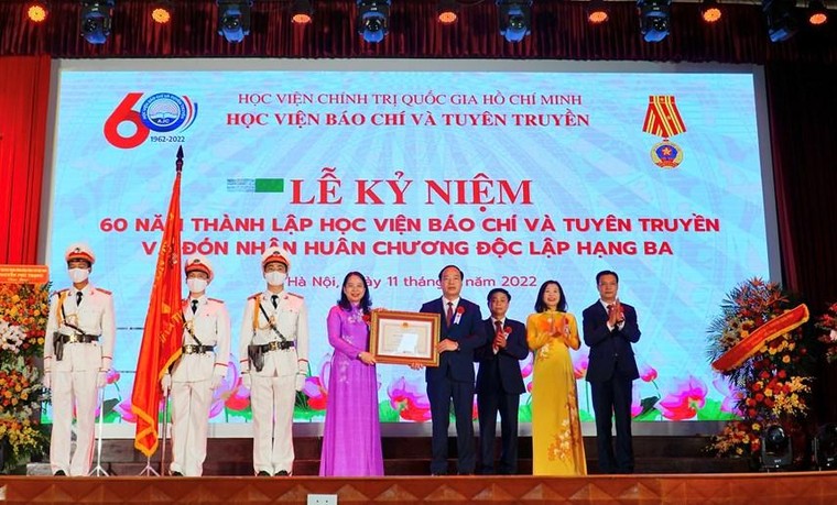 Học viện Báo chí và Tuyên truyền đón nhận Huân chương Độc lập hạng Ba ảnh 3