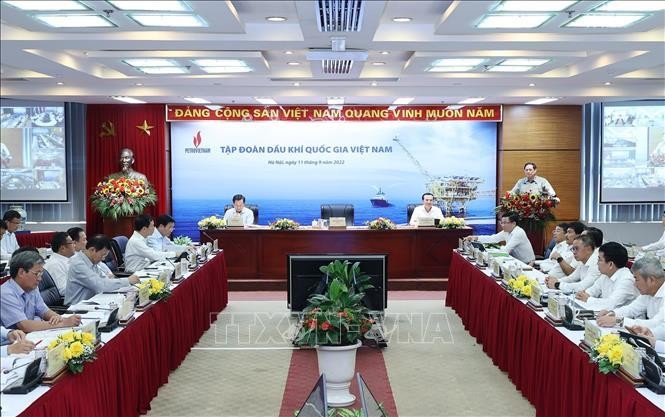 Thủ tướng: Tập đoàn Dầu khí không được để thiếu năng lượng cho xây dựng, bảo vệ Tổ quốc ảnh 1