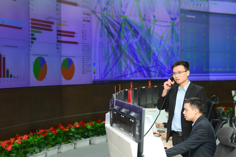 Viettel sử dụng mạng lưới dã chiến phục vụ thông tin liên lạc trước siêu bão Noru ảnh 1