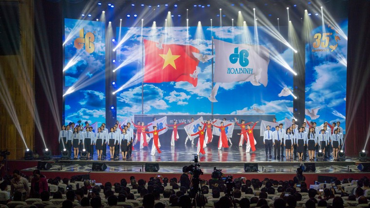 Tập đoàn Xây dựng Hòa Bình đứng đầu Top 10 nhà thầu xây dựng uy tín Việt Nam ảnh 1