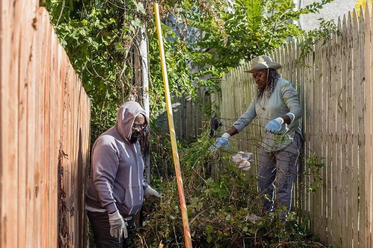 Đằng sau xu hướng sống độc thân khi về già tại Mỹ ảnh 1