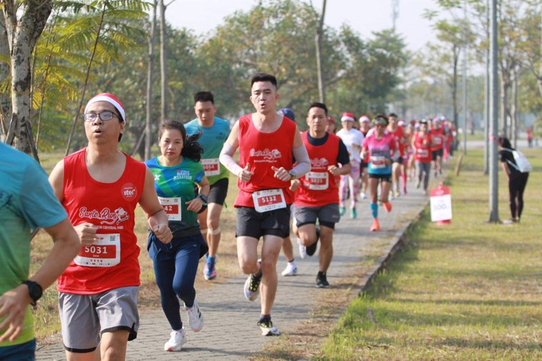 Santa Run 2022: Bước chạy mang năng lượng yêu thương tích cực tới cộng đồng ảnh 1