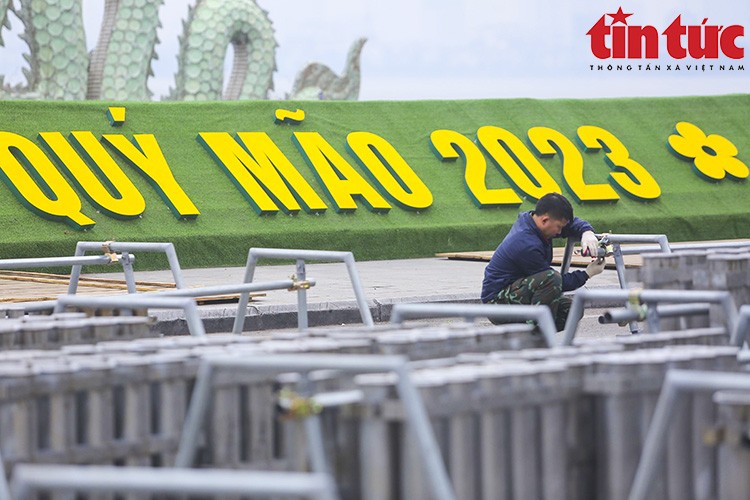 Trận địa pháo hoa đêm giao thừa được gấp rút hoàn thiện ảnh 4