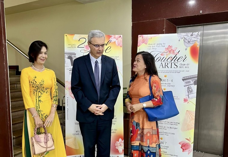 2LIFE ÁO DÀI - Lan tỏa nét duyên hồn Việt ảnh 1