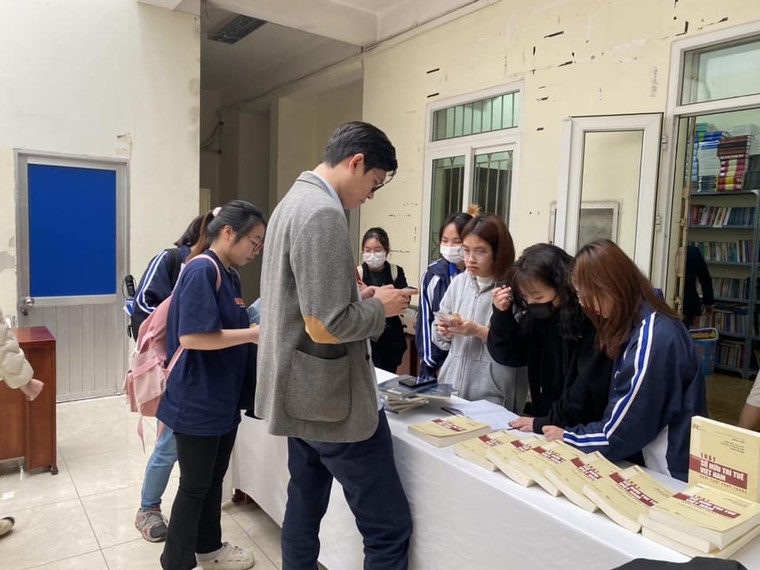 Omega+ ra mắt tủ sách kinh điển về pháp luật ảnh 2