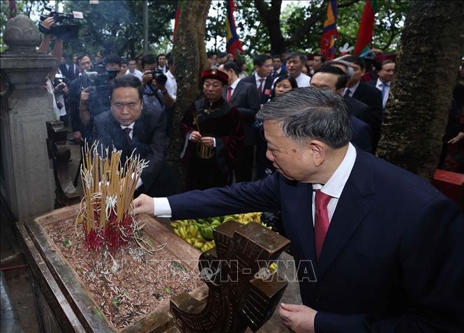 Chủ tịch nước Võ Văn Thưởng dâng hương Giỗ Tổ Hùng Vương năm 2023 ảnh 2