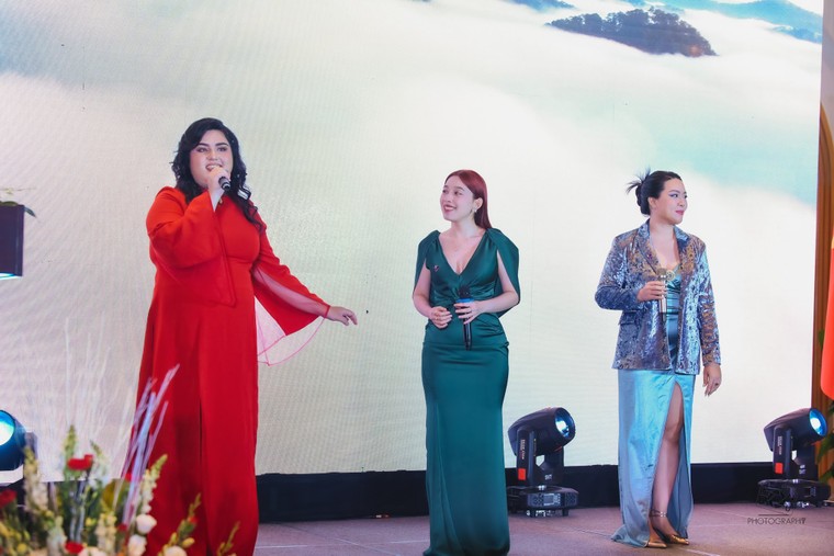 Lễ kỷ niệm Quốc khánh và 100 năm ngày sinh lãnh tụ Azerbaijan Heydar Aliyev ảnh 3