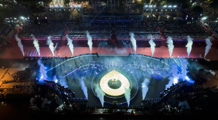 Ngắm sân khấu Lễ hội pháo hoa quốc tế Đà Nẵng 2023 đẹp lung linh bên sông Hàn ảnh 2