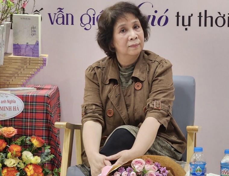 Nhà văn Lê Minh Hà ra mắt 3 cuốn tiểu thuyết viết về Hà Nội ảnh 1