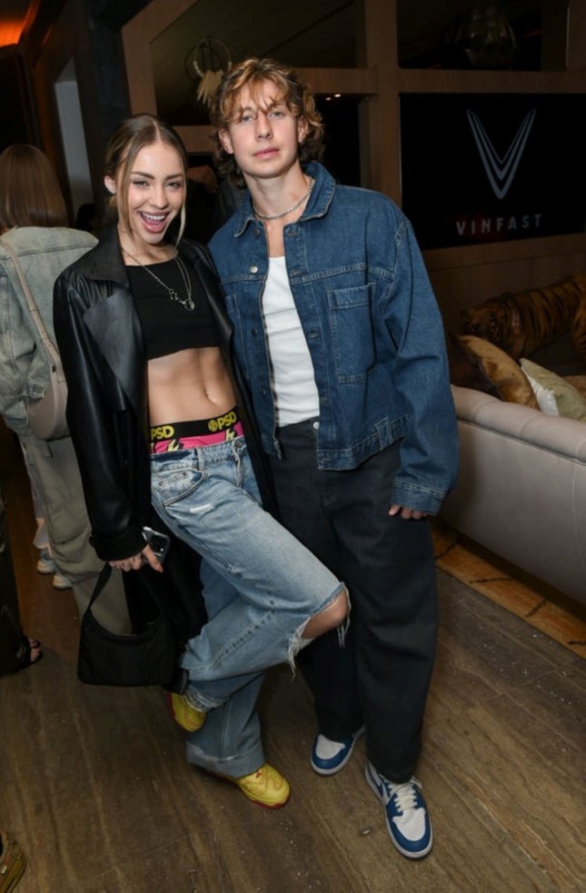 Dàn sao Mỹ hào hứng check-in với VinFast VF 9 trước thềm Grammy 2024 ảnh 2