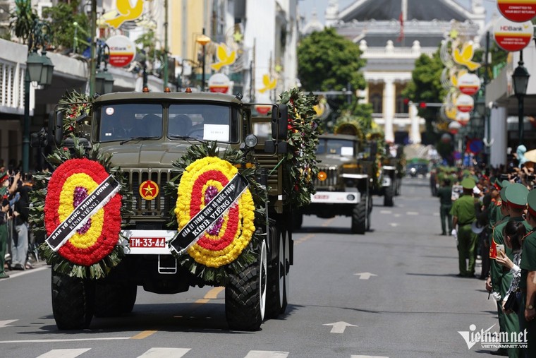 Linh xa đưa Tổng Bí thư Nguyễn Phú Trọng về nghĩa trang Mai Dịch ảnh 3