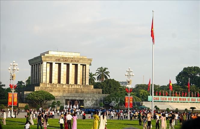 Quảng trường Ba Đình rực sắc cờ mừng Quốc khánh 2/9 ảnh 1