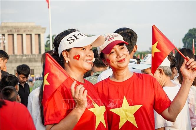 Quảng trường Ba Đình rực sắc cờ mừng Quốc khánh 2/9 ảnh 8