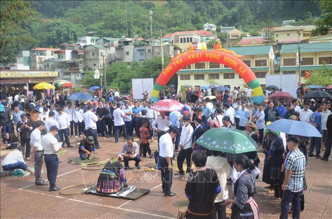 Đồng bào vùng cao vui đón Tết Độc lập ảnh 1