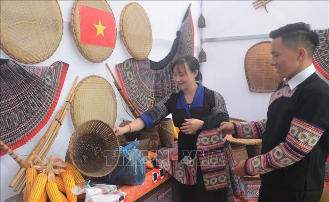 Đồng bào vùng cao vui đón Tết Độc lập ảnh 2