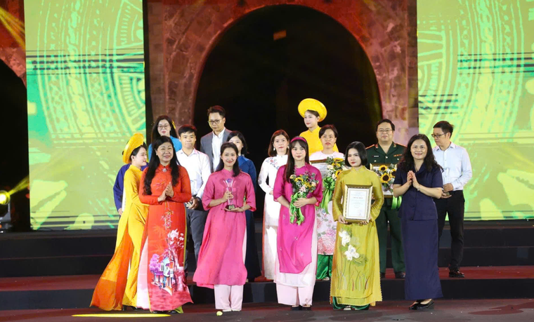 Trao Giải báo chí về phát triển văn hóa và xây dựng người Hà Nội thanh lịch lần thứ VII ảnh 1