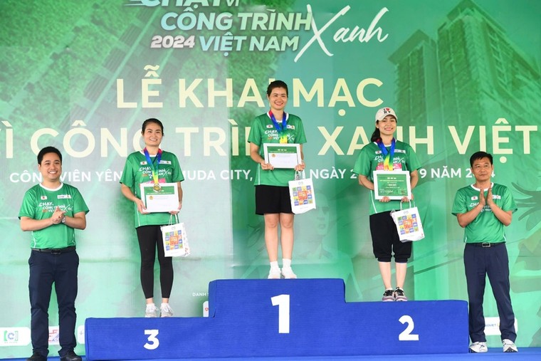 Hơn 1.200 vận động viên tham gia Giải chạy bộ “Vì Công trình xanh Việt Nam năm 2024” ảnh 10