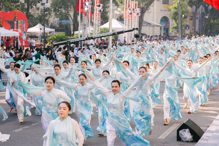 Ngày hội Văn hóa vì hòa bình - Bài 1: Hà Nội, Ngày về chiến thắng ảnh 7