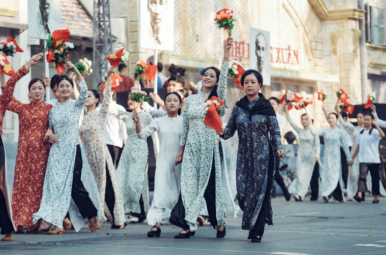 Chiêm ngưỡng Thủ đô rợp cờ hoa trong Ngày hội Văn hóa vì hòa bình ảnh 3