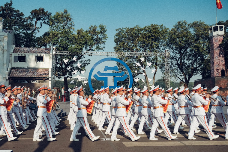 Chiêm ngưỡng Thủ đô rợp cờ hoa trong Ngày hội Văn hóa vì hòa bình ảnh 9