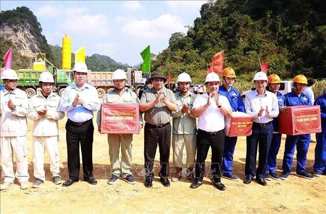 Thủ tướng kiểm tra các dự án giao thông trọng điểm của Lạng Sơn và Cao Bằng ảnh 5