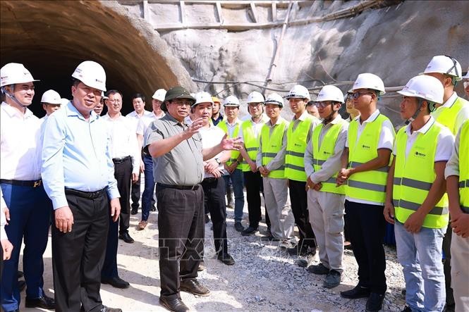 Thủ tướng kiểm tra các dự án giao thông trọng điểm của Lạng Sơn và Cao Bằng ảnh 4