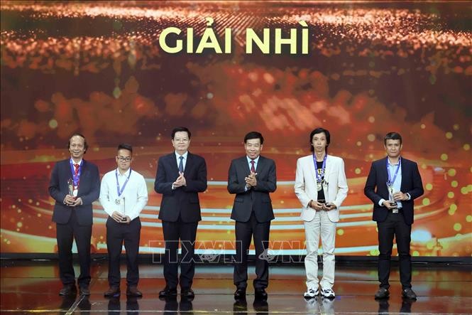 Trao giải Cuộc thi và Triển lãm ảnh nghệ thuật cấp quốc gia "Tự hào một dải biên cương" ảnh 1