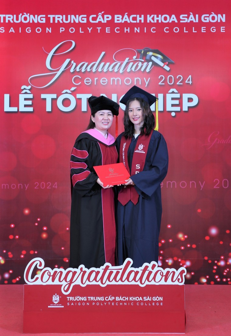 Trường Trung cấp Bách khoa Sài Gòn trao bằng tốt nghiệp cho hơn 500 sinh viên ảnh 3