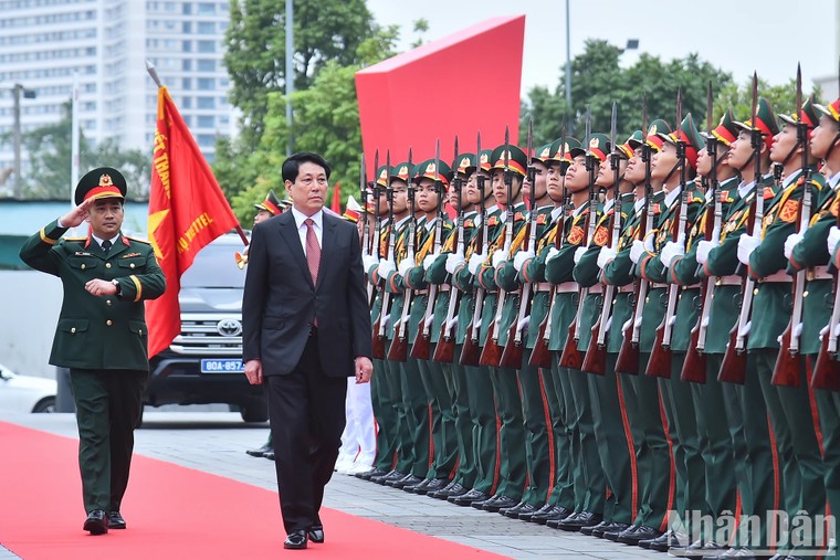 Chủ tịch nước trao danh hiệu AHLLVTND tặng Viện Hàng không Vũ trụ Viettel ảnh 1