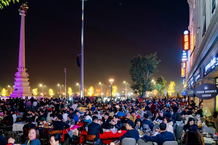 “Vũ trụ Vin” hóa “thánh địa countdown”, đón gần 1 triệu người trong đại tiệc chào năm mới 2025 ảnh 3