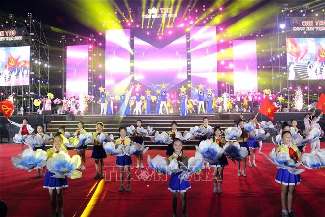 Cả nước chào đón Năm mới 2025 ảnh 3