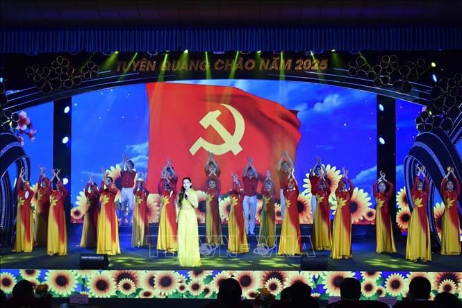 Cả nước chào đón Năm mới 2025 ảnh 1