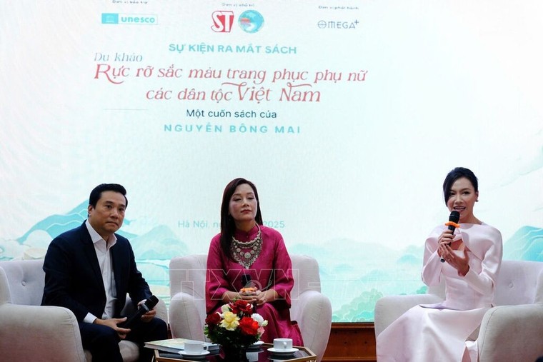 Bản hòa ca sắc màu trang phục phụ nữ các dân tộc Việt Nam ảnh 1