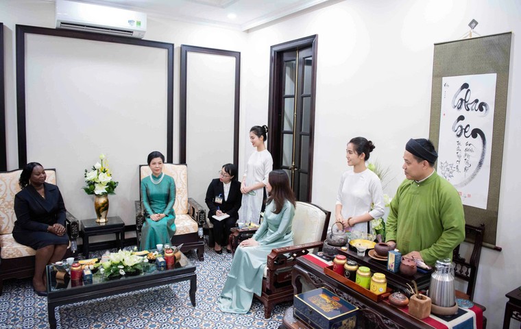 Trà ngoại giao - ngôn ngữ kết nối đa dân tộc ảnh 2