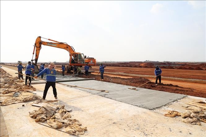 Đại công trường sân bay Long Thành thi công xuyên Tết ảnh 3