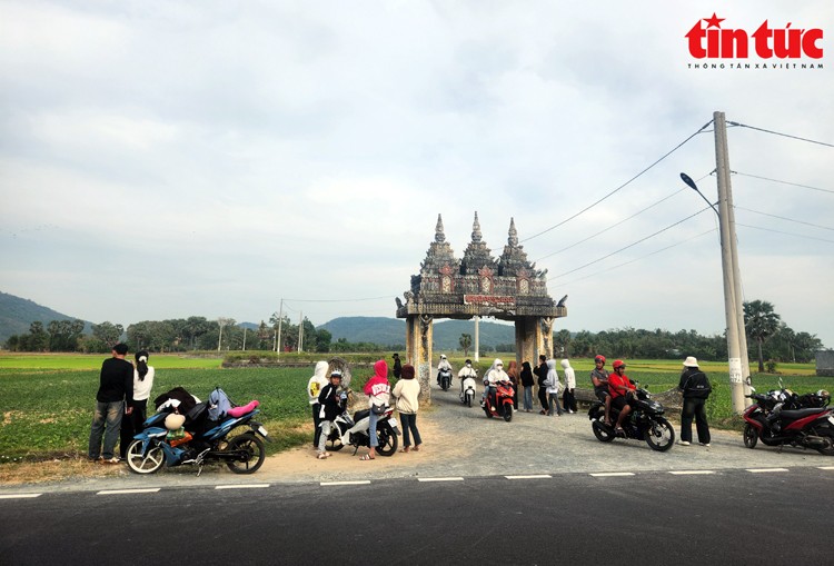 Vùng Bảy Núi hút khách ngày đầu năm mới ảnh 9