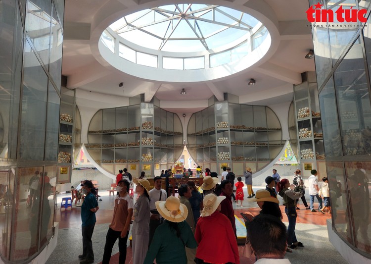 Vùng Bảy Núi hút khách ngày đầu năm mới ảnh 8