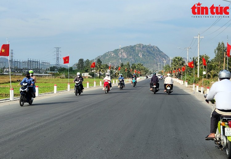 Vùng Bảy Núi hút khách ngày đầu năm mới ảnh 2