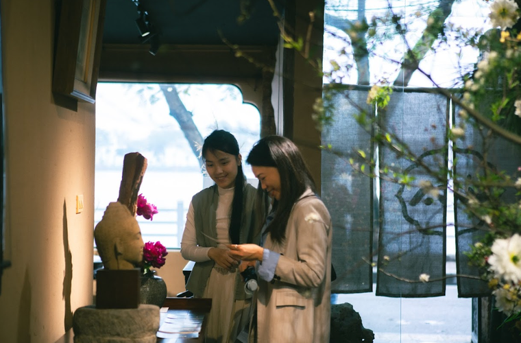 Nhất hoa nhất khí - Khi nghệ thuật cắm hoa hòa vào hơi thở cuộc sống ảnh 1