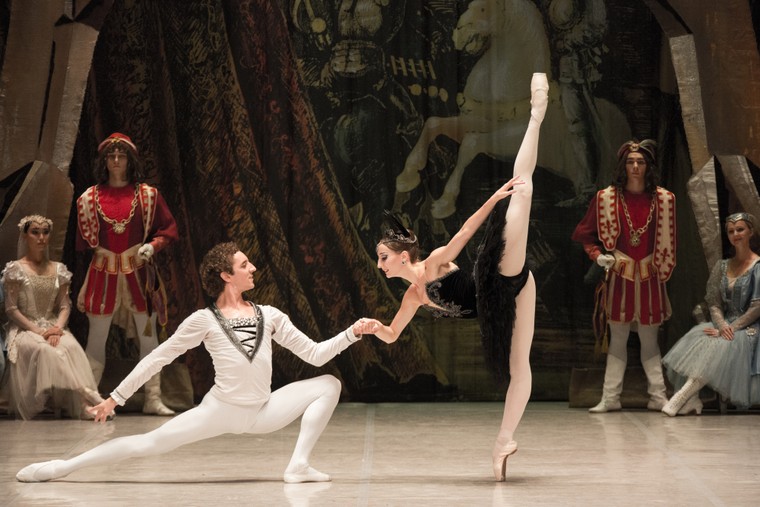 Hồ Thiên Nga - Kết nối hữu nghị qua nghệ thuật đỉnh cao ảnh 1