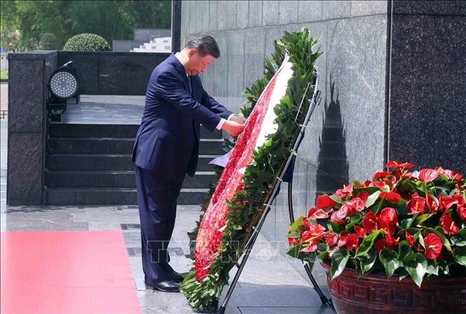 Tổng Bí thư, Chủ tịch nước Trung Quốc Tập Cận Bình vào Lăng viếng Chủ tịch Hồ Chí Minh ảnh 1