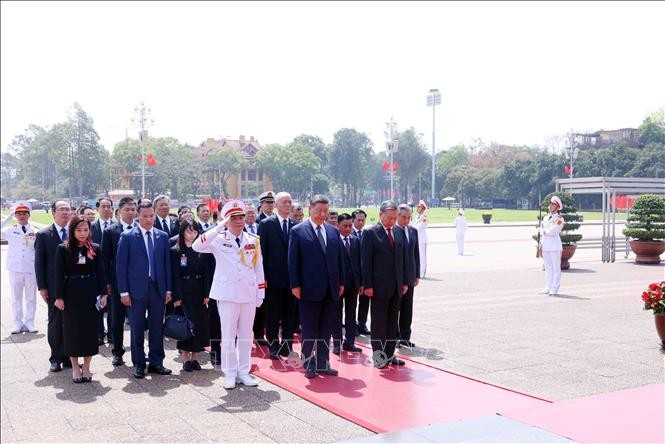 Tổng Bí thư, Chủ tịch nước Trung Quốc Tập Cận Bình vào Lăng viếng Chủ tịch Hồ Chí Minh ảnh 2