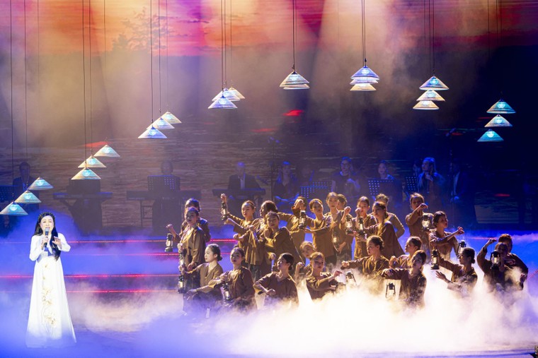 Hà Nội: Khúc ca hào hùng mừng 50 năm đại thắng mùa Xuân sẽ diễn ra tại Nhà hát Hồ Gươm tối 28/4 ảnh 2