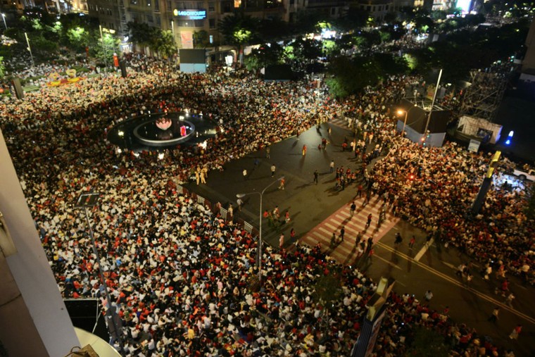 Đội hình diễu binh, diễu hành tập trung tại điểm tập kết, sẵn sàng cho đại lễ 30/4 ảnh 9