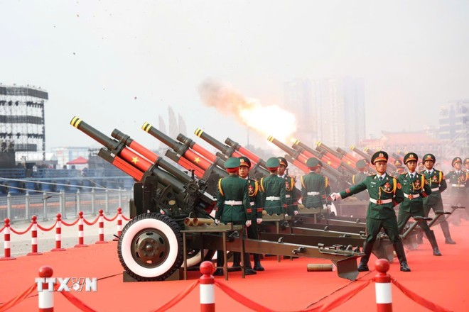 21 loạt đại bác mở đầu Lễ kỷ niệm 50 năm Giải phóng miền Nam ảnh 1